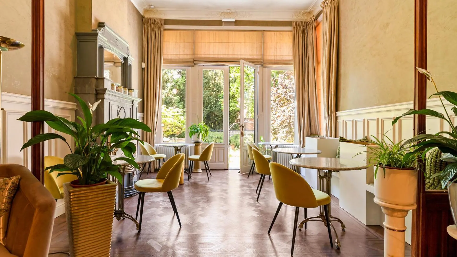 Apartment B&B Baron Osy Suite Second Street Antwerp